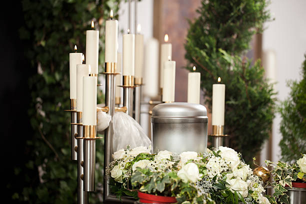 istock Grief - urn Funeral and cemetery 465280139