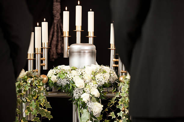 istock Grief - urn Funeral and cemetery 465280297