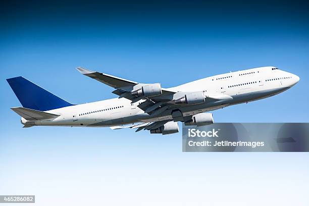 Kommerzielle Airliner Stockfoto und mehr Bilder von Abheben - Aktivität - Abheben - Aktivität, Flughafen, Seitenansicht