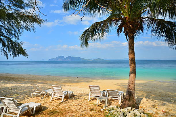 istock Summer Beach on Paradise Island 465300888