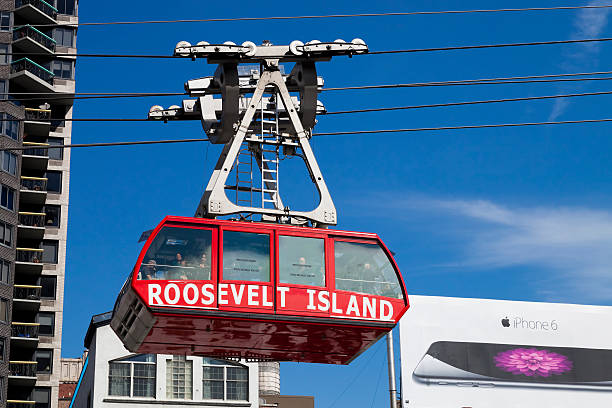 new york, stati uniti d'america-i famosi tram roosevelt island cavo - overhead cable car car usa avenue foto e immagini stock