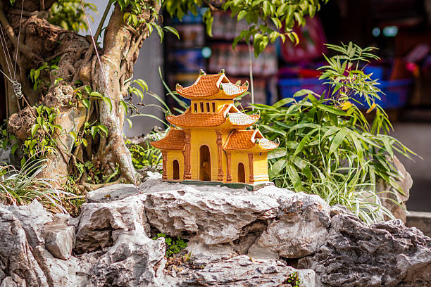 tradição casa do vietnã - roof tile nature stack pattern - fotografias e filmes do acervo