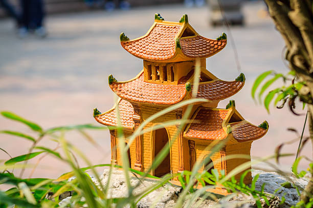 ベトナムの伝統ハウス - roof tile nature stack pattern ストックフォトと画像