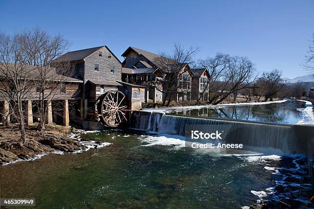 Water Mill W Pigeon Forge Stan Tennessee - zdjęcia stockowe i więcej obrazów Pigeon Forge - Pigeon Forge, Stan Tennessee, Zima