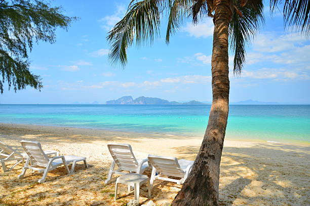 istock Summer Beach on Paradise Island 465311064