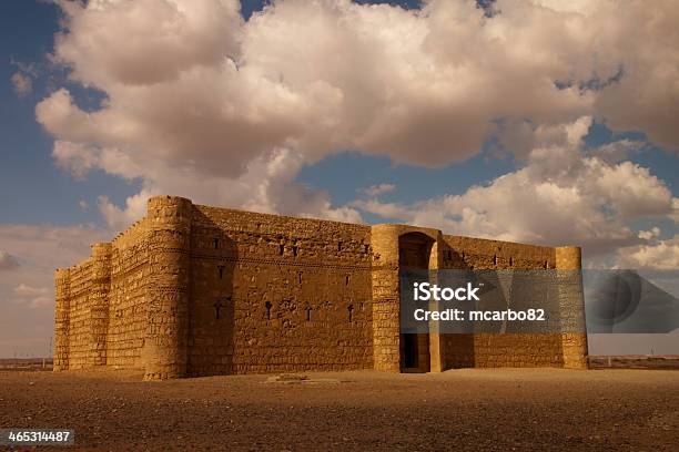 Foto de Kaharana Castelo Na Jordânia No Deserto e mais fotos de stock de Amarelo - Amarelo, Amman, Areia