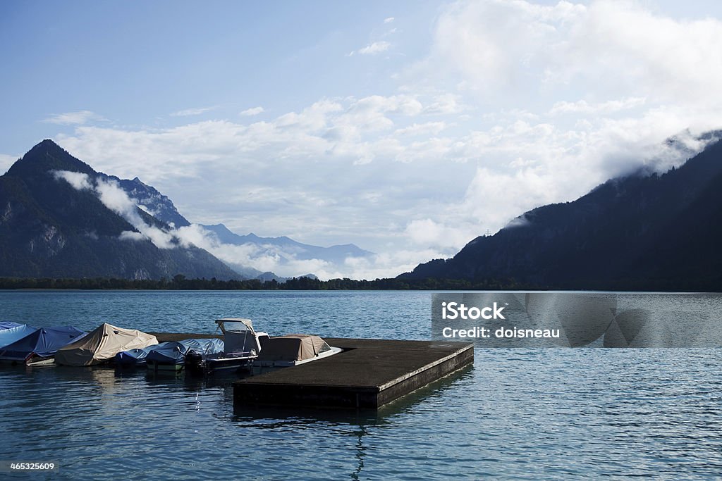 Doca para barcos em Interlaken Harbor, Suíça - Foto de stock de Azul royalty-free