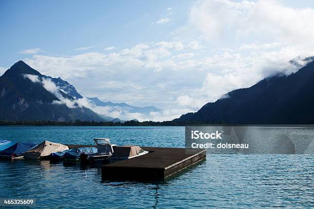 Foto de Doca Para Barcos Em Interlaken Harbor Suíça e mais fotos de stock de Azul - Azul, Cordilheira, Europa Central