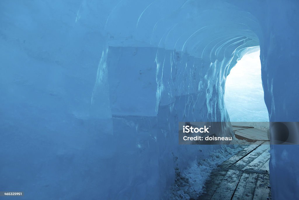 Dentro da Azul Geleira Rhoner-Valais, Suíça - Foto de stock de Alpes europeus royalty-free