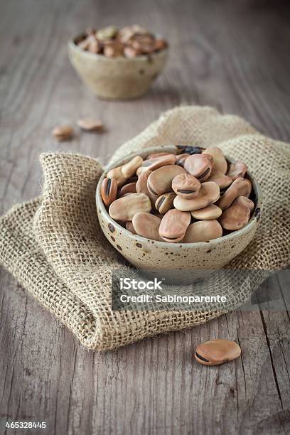 Favas - Fotografias de stock e mais imagens de Alimentação Saudável - Alimentação Saudável, Castanho, Comida