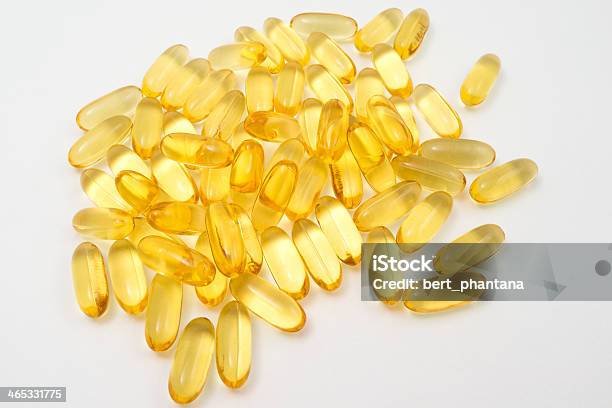 Omega3 Капсулы — стоковые фотографии и другие картинки Альтернативная медицина - Альтернативная медицина, Без людей, Белый фон