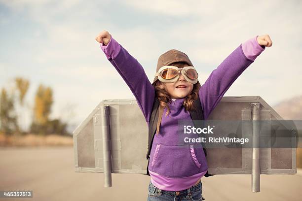 Voar Longe - Fotografias de stock e mais imagens de Criança - Criança, Duplo, Pilotar