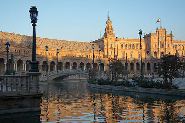 플라자 드 에스파냐 - plaza de espana seville victorian architecture architectural styles 뉴스 사진 이미지