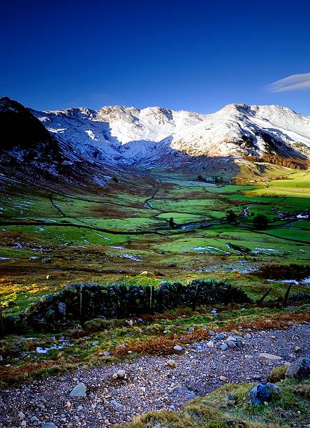 sol de inverno - bowfell imagens e fotografias de stock