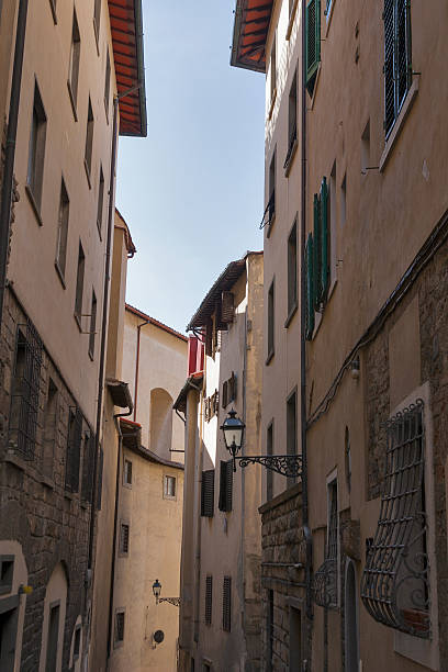 istock Florence medieval narrow street 465380282