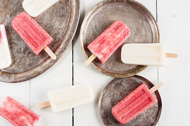 istock Creamy and strawberry popsicles 465380936