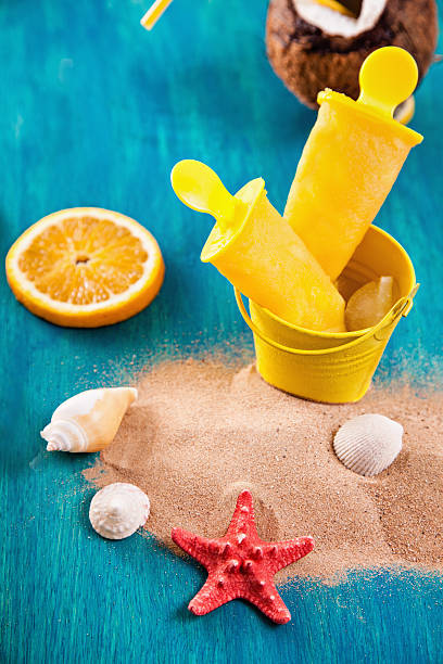 летний пейзаж с popsicles - shell starfish orange sea стоковые фото и изображения