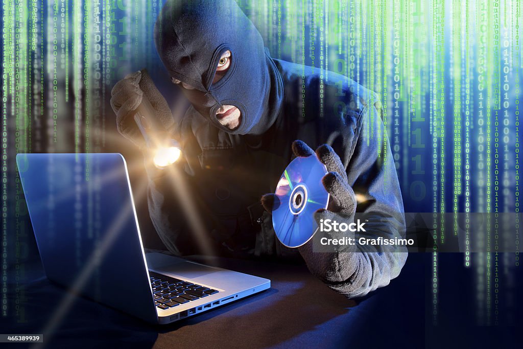 Delito informático ladrón robar de DVD portátil - Foto de stock de Adulto libre de derechos