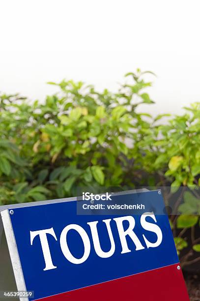 Excursiones Señal De Foto de stock y más banco de imágenes de Azul - Azul, Color - Tipo de imagen, Espacio en blanco