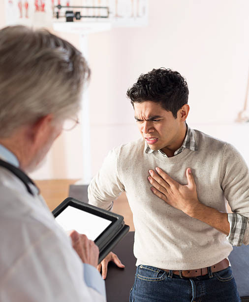 istock Describing symptoms to a doctor 465390473