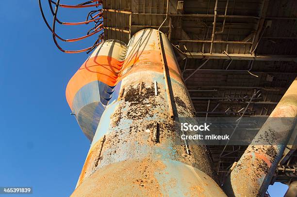 Plataforma De Plataforma De Plataforma De Petróleo E A Coluna - Fotografias de stock e mais imagens de Coluna arquitetónica