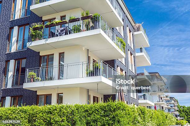 Apartments Mit Balkon Stockfoto und mehr Bilder von Viele Gegenstände - Viele Gegenstände, Balkon, Architektur