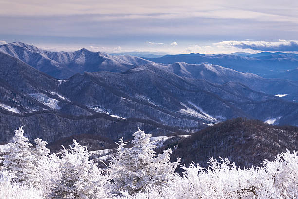 istock Winter Appalachian Trail Hike 4 465404610