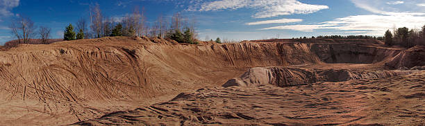 fossa di sabbia del parco giochi panorama - off road vehicle quadbike quad racing motocross foto e immagini stock