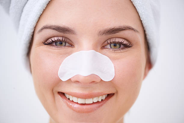 istock Removing blackheads in one quick pluck 465416885