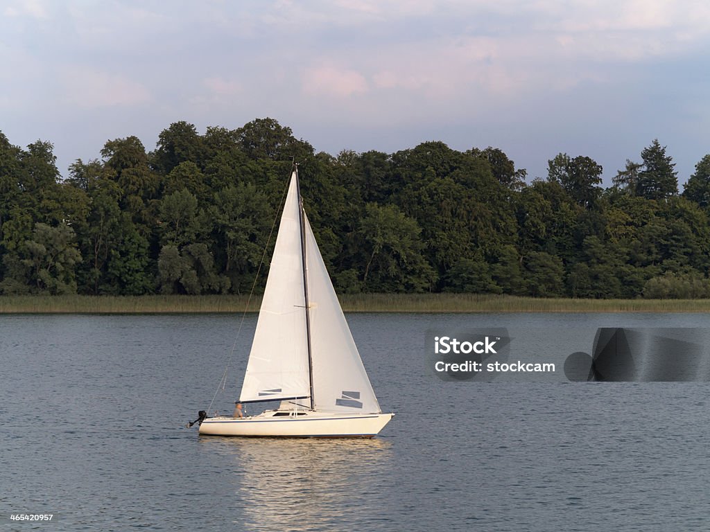 Navegación a vela - Foto de stock de Lago Chiemsee libre de derechos
