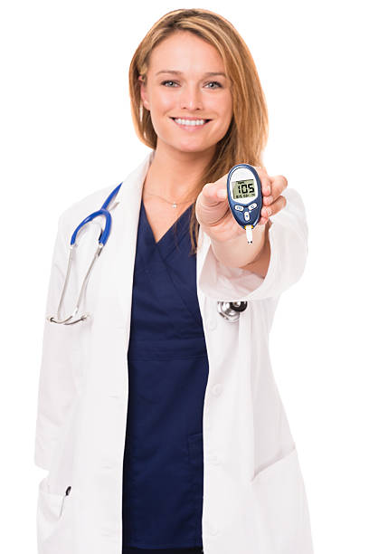 女性の看護師と医師に血糖値メーター白背景 - glucose blood care white ストックフォトと画像