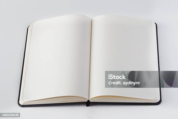 Пустой Книга — стоковые фотографии и другие картинки Блокнот - Блокнот, Изолированный предмет, Стол