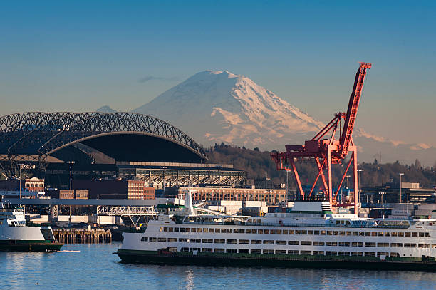 istock The Seattle waterfront with Mt. Rainier in the background 465431790