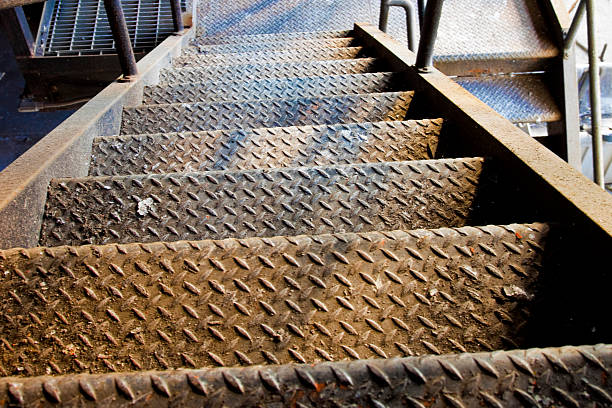 metalowe schody - crisscross steps staircase metal zdjęcia i obrazy z banku zdjęć