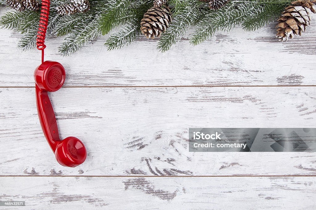 Decoración de Navidad con teléfono - Foto de stock de 1980-1989 libre de derechos