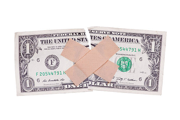 billet de dollar avec ruban - adhesive bandage currency finance repairing photos et images de collection