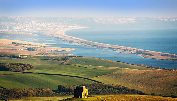 chesil beach - isle of portland foto e immagini stock