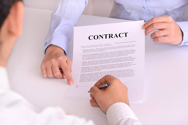 istock Signing business contract 465456141