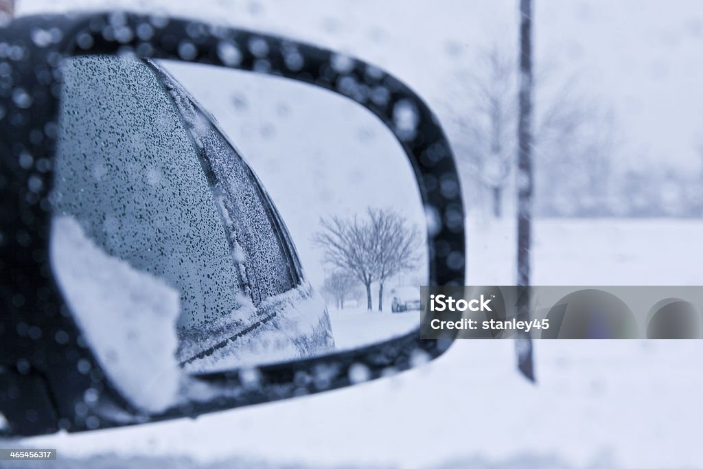 鏡をご確認の上、もう一度の冬 - �サイドミラーのロイヤリティフリーストックフォト