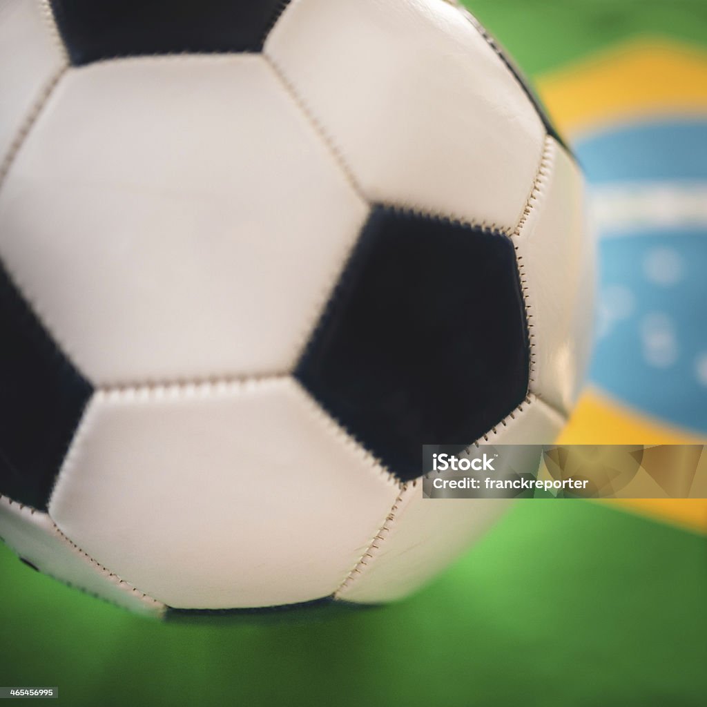 Fondo de bandera de Brasil con pelota de fútbol - Foto de stock de 2014 libre de derechos