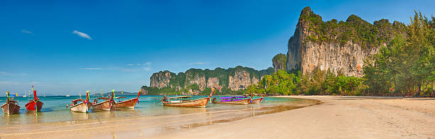 west ライレイのパノラマ - thailand beach longtail boat cliff ストックフォトと画像