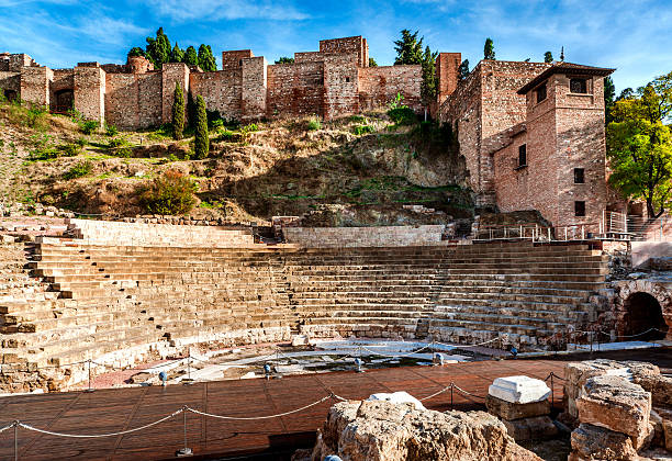o roman teatro em málaga - amphitheater imagens e fotografias de stock