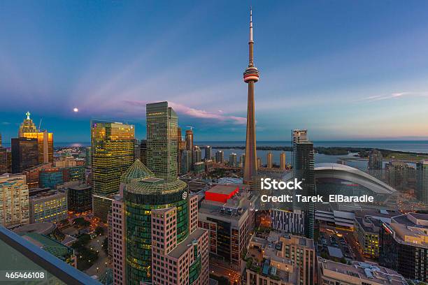 Cn Tower Dem Stadtpanorama Von Toronto Auf Den Ontariosee Stockfoto und mehr Bilder von Toronto