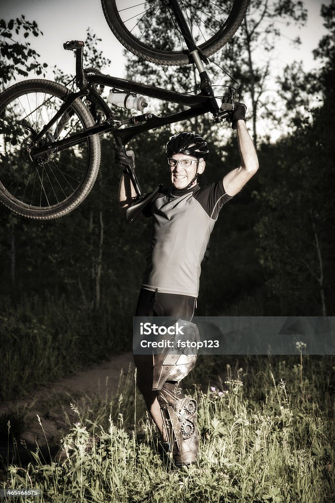 익스트림 스포츠: 성숙한 cyclist, bionic 신체부위 전시회 victory. - 로열티 프리 50-59세 스톡 사진