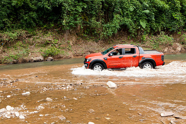 ford ranger wildtrak - off road vehicle snow 4x4 driving fotografías e imágenes de stock