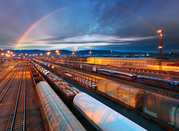 pociąg przewóz ładunku platforma transportu cargo - rail freight zdjęcia i obrazy z banku zdjęć