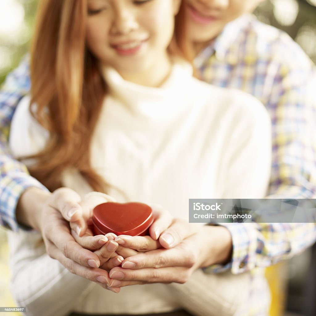 Jeune loving couple asiatique - Photo de Adulte libre de droits