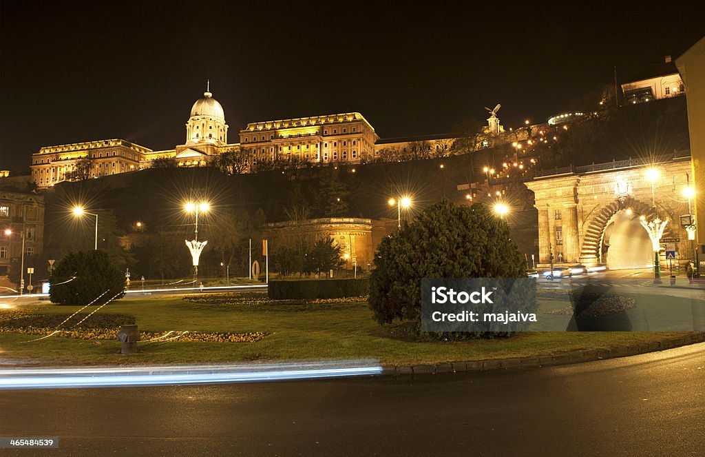 Budapest bei Nacht - Lizenzfrei Autoscheinwerfer Stock-Foto