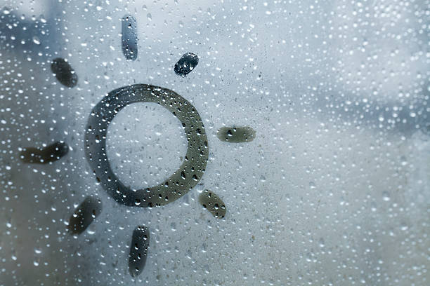 미싱 선샤인 - condensation steam window glass 뉴스 사진 이미지