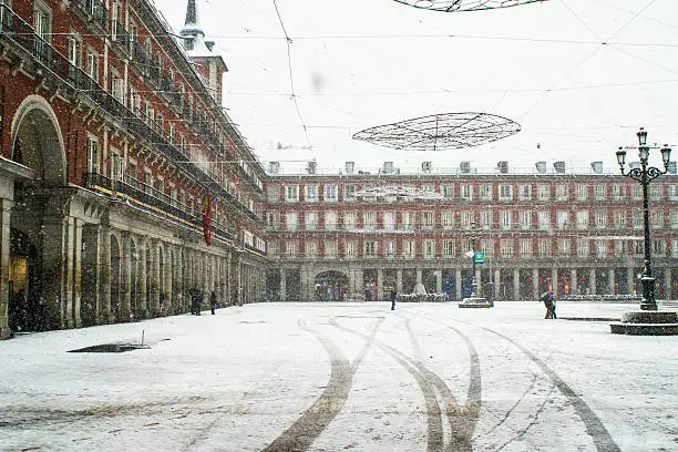 snowing in the madrid main square